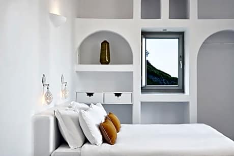 Private Executive Suite with Outdoor Heated Tub