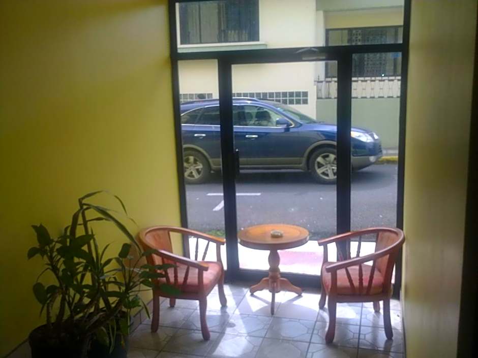 Hotel La Guaria Inn & Suites