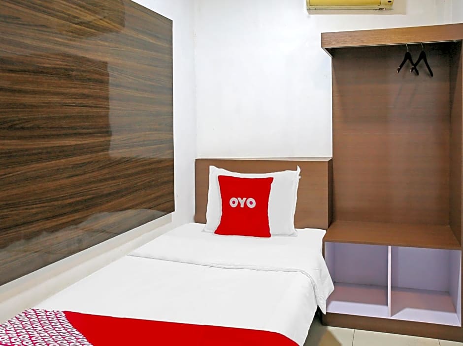 OYO 90221 Makarim Guest House Syariah