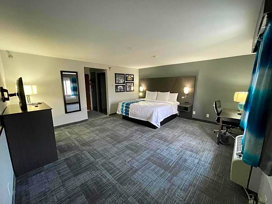 La Quinta Inn & Suites by Wyndham Indianapolis Airport Executive