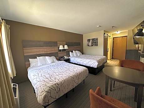 Queen Room with Two Queen Beds with Balcony