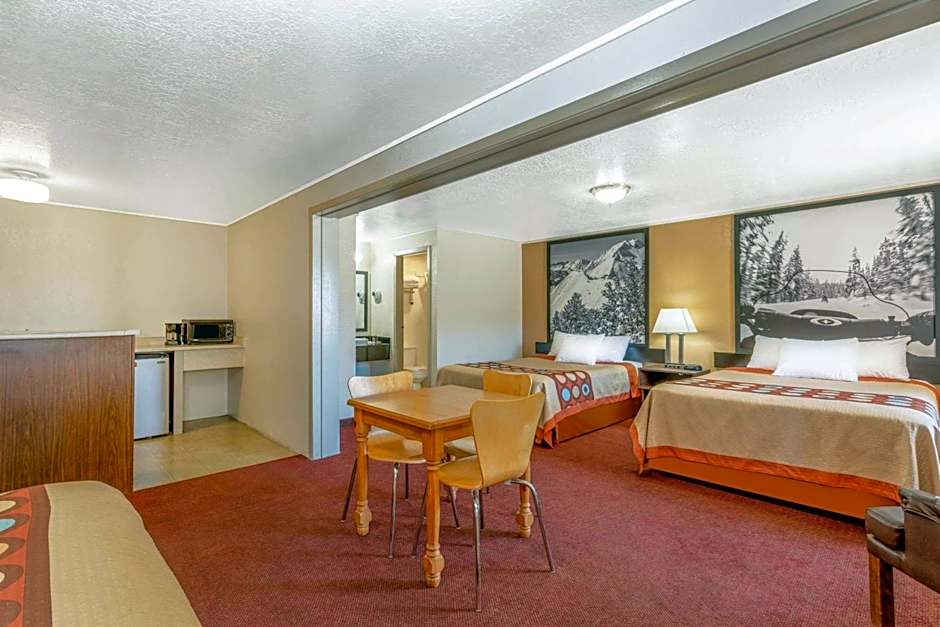 Super 8 by Wyndham Evanston