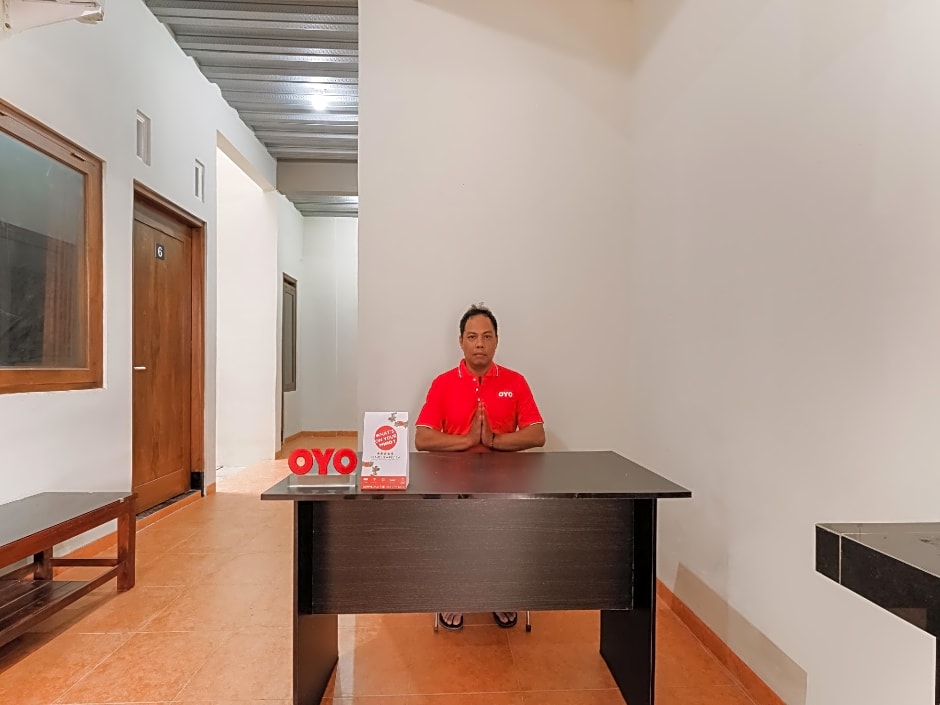 OYO 90045 Annafi Apartel