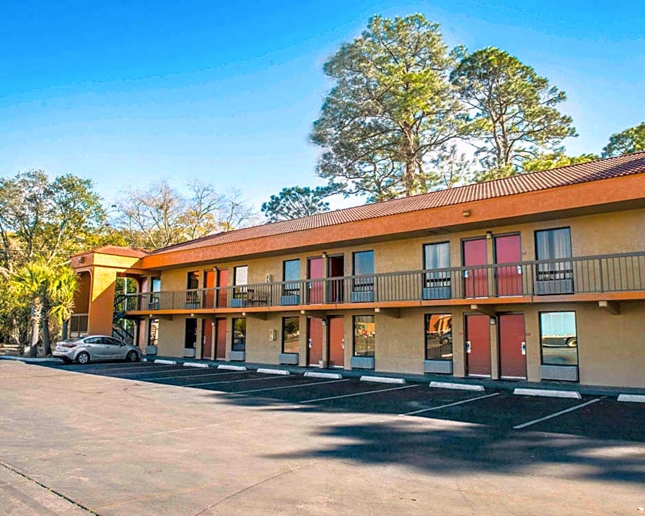 Econo Lodge Panama City