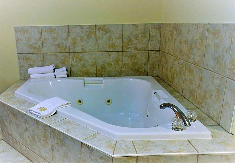 Aurora Park Inn & Suites