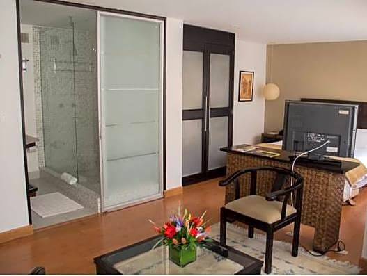 Hotel Retiro 84 by MIJ