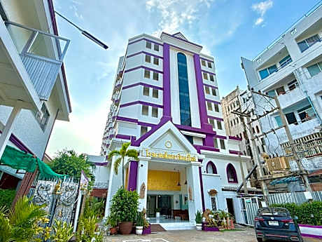 Ayothaya Riverside Hotel