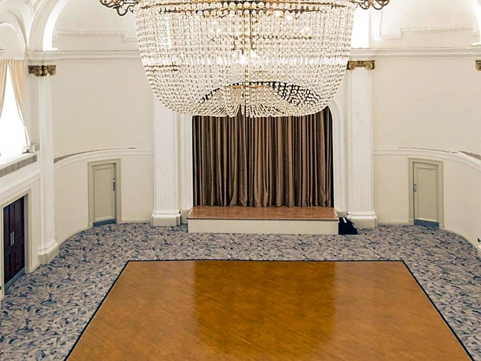 Bristol Grand Hotel By Sunday