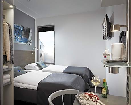 Commodore Room