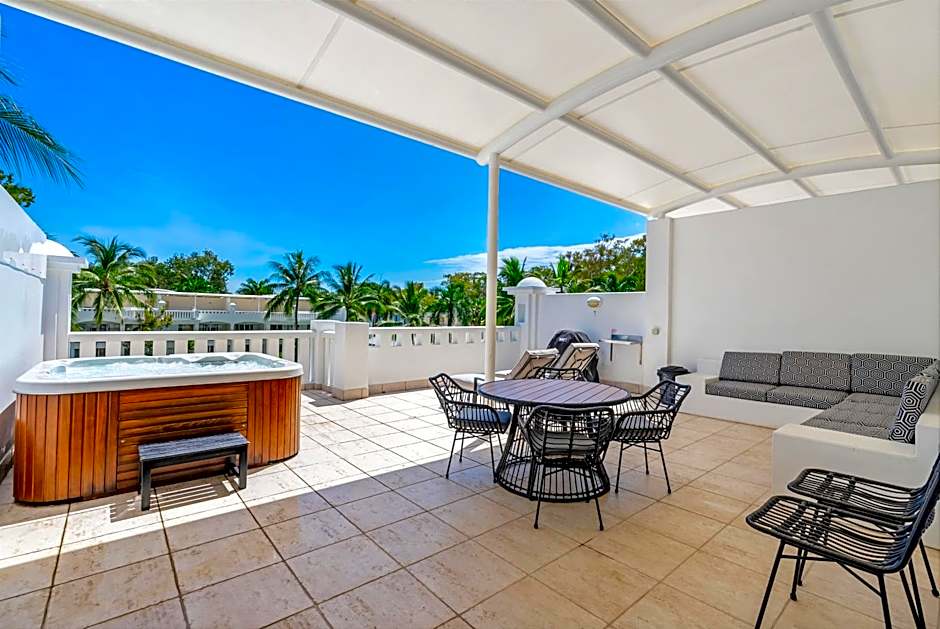 Elysium Private Apartments at Beach Club & Spa