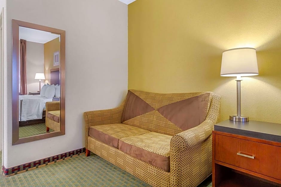 Spark by Hilton Lakewood Denver Southwest