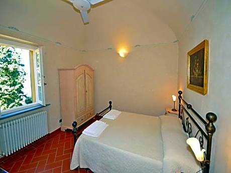 One-Bedroom Apartment with View