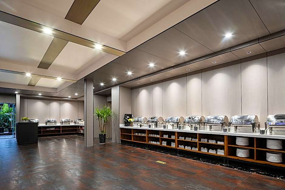 James Joyce Coffetel Xishuangbanna Poshui Square Manjinglan Ancient City