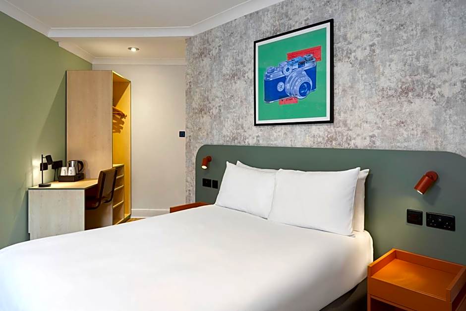 Foto 1 dari 12 — Standard Double Room