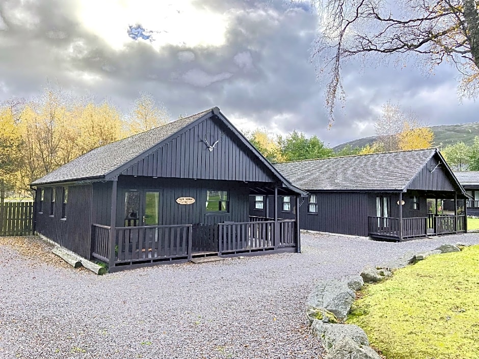 Braemar Lodge Cabins 