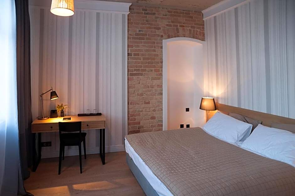 Qbatura Cafe & Hotel