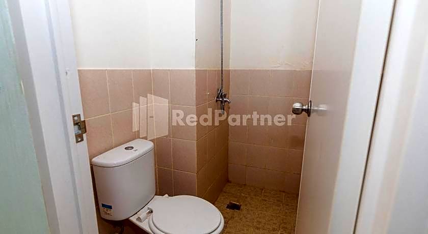 RedLiving Apartemen Podomoro Golf View Queen Room Tower Dahoma