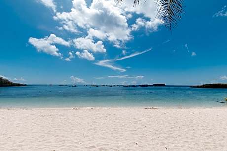 RedDoorz @ LM Apartelle Boracay