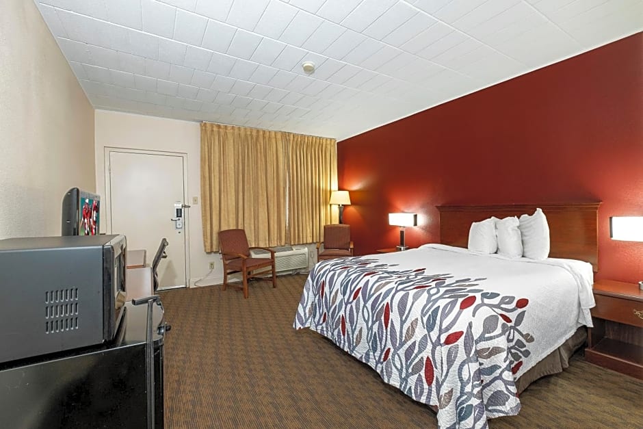 Red Roof Inn & Suites Hazleton