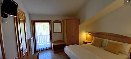 Large Double or Twin Room