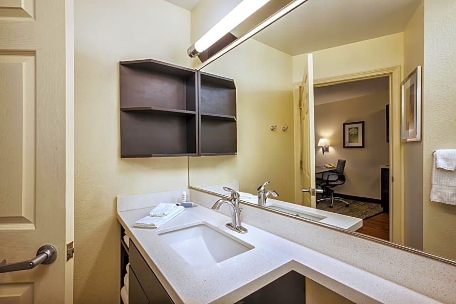 Candlewood Suites Indianapolis Northeast by IHG