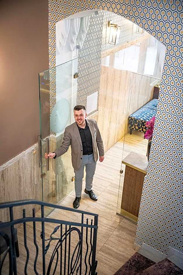 Hotel Mika Downtown