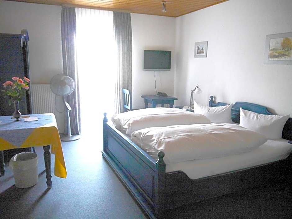 Hotel-Gasthof-Destille-Eisenbahn