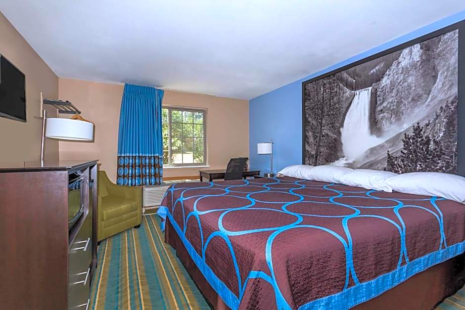 Super 8 by Wyndham Douglas