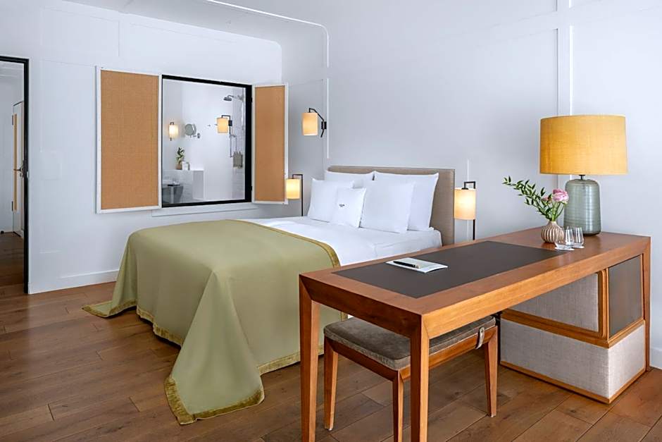 Louis Hotel