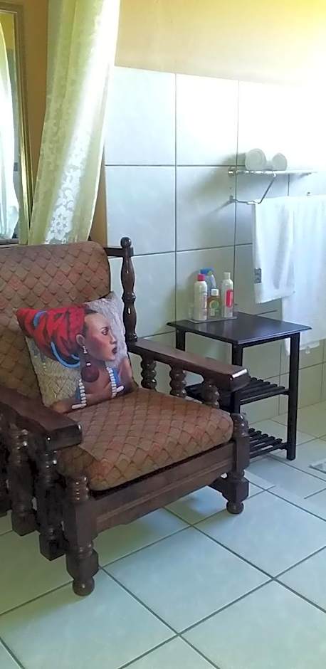 Kwa-Dlamathe Guesthouse