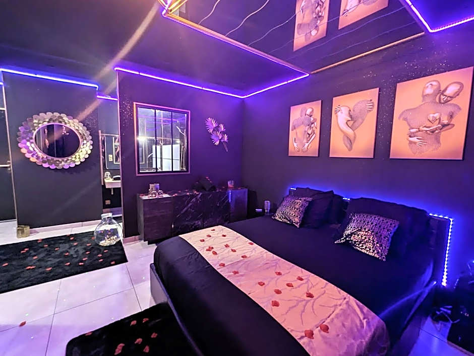 La Gold Room Jacuzzi & Sauna privé