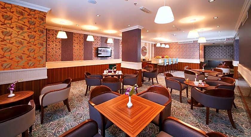 City Seasons Al Hamra Hotel