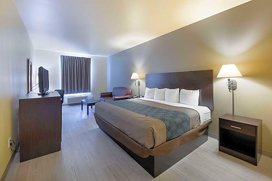 Econo Lodge Inn & Suites Bridgeport