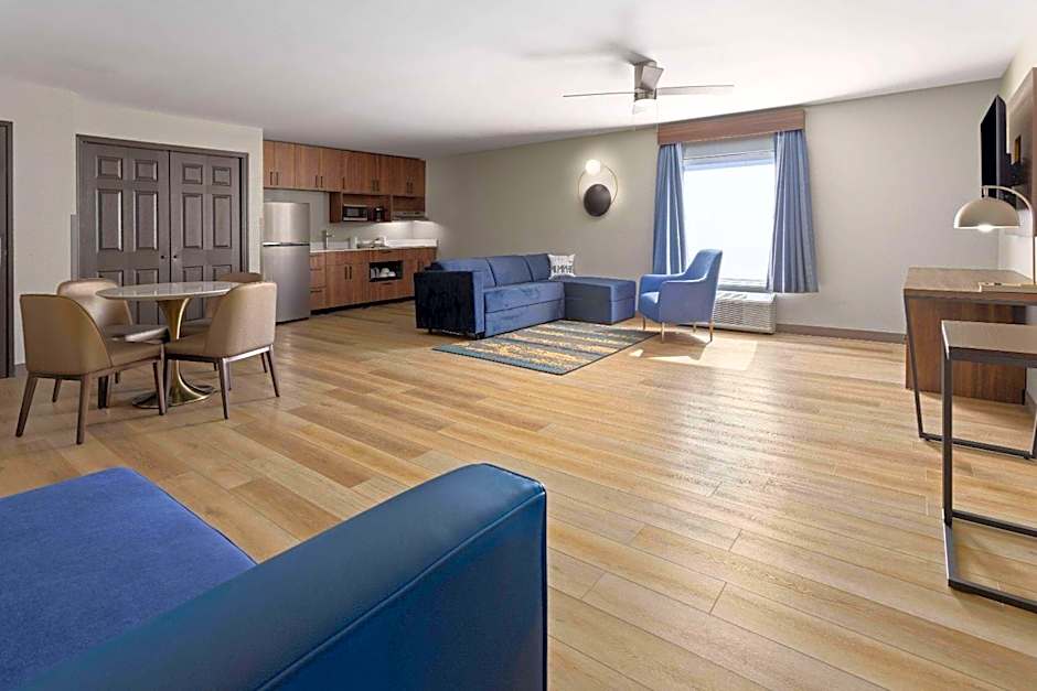 La Quinta Inn & Suites by Wyndham Memphis I-240