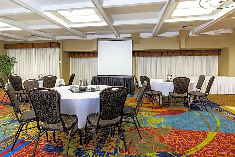Embassy Suites by Hilton Kansas City Plaza