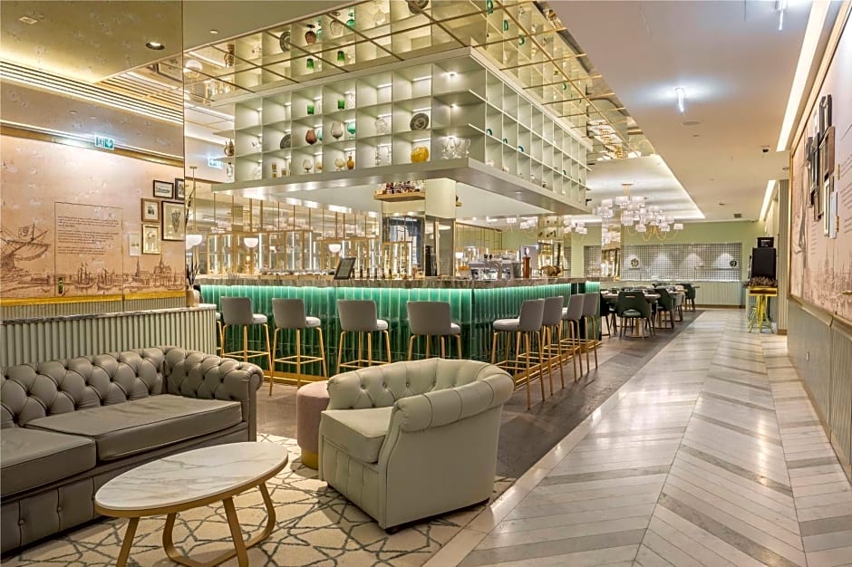 The Emerald House Lisbon, Curio Collection by Hilton