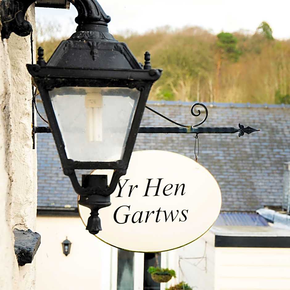 Gwesty'r Emlyn Hotel