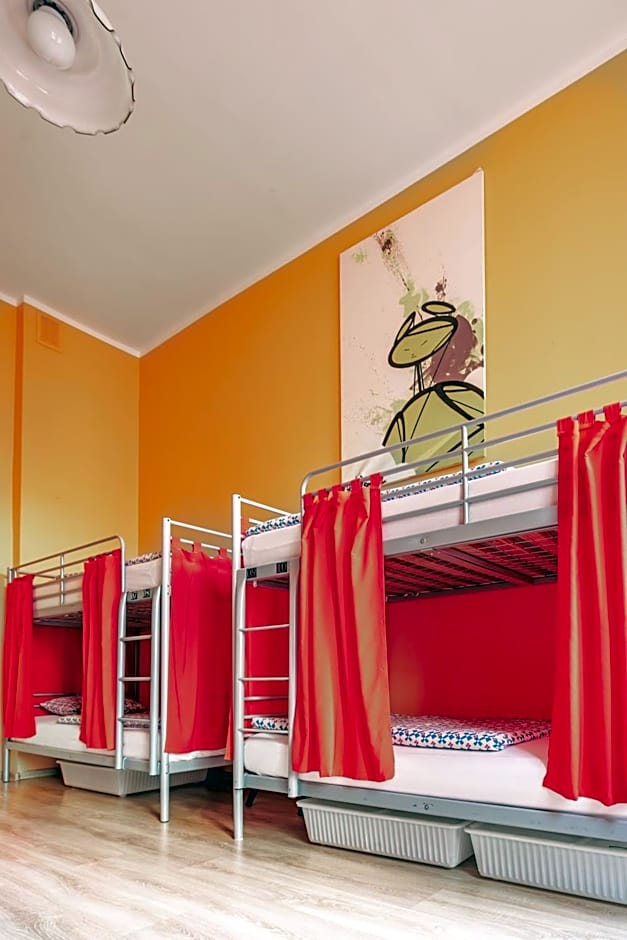 Babel Hostel, Dworzec PKP, Rynek