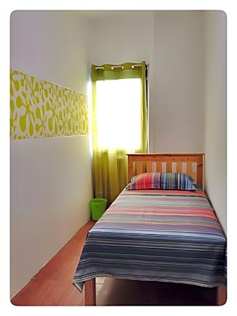 Budget Single Room with Shared Bathroom