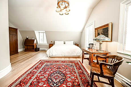 Pavilion King Room with Mountain View