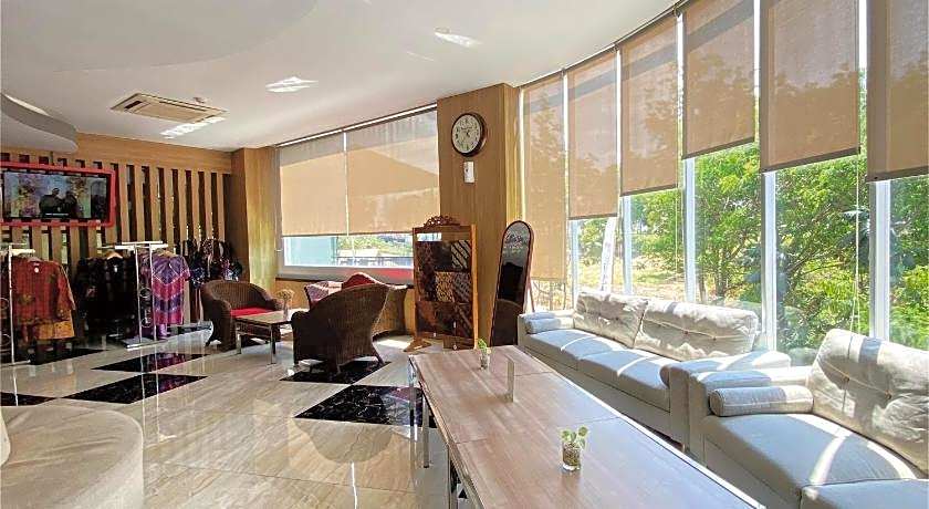 Front One Hotel Airport Solo