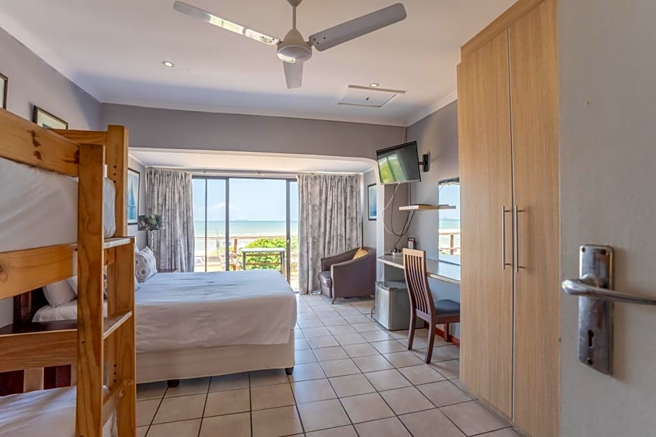 Glenashley Beach Accommodation - B&B and Backpackers