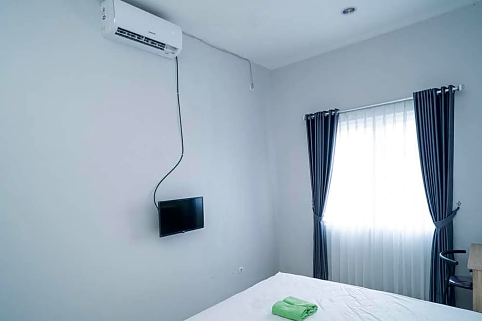 Nina House near Taman Budaya Sentul RedPartner