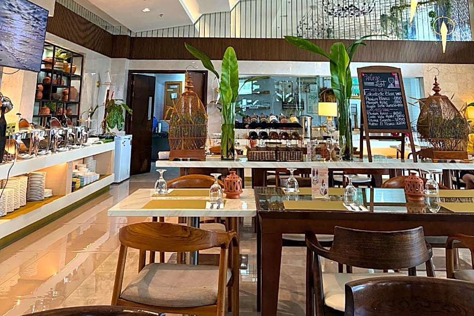 J7 Plaza Hotel