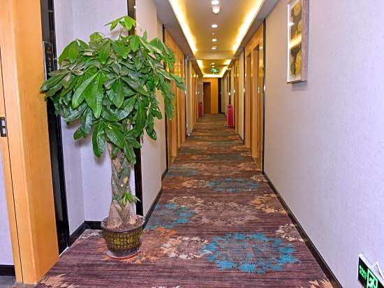 Guangzhou Longjin Hotel (Ximenkou Subway Station, Shangxiajiu Pedestrian Street)