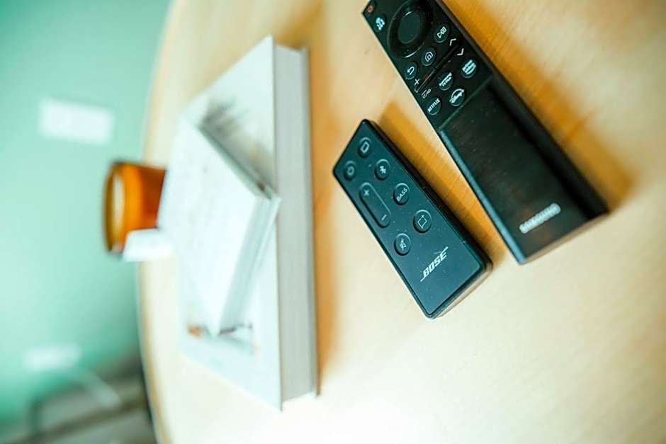 Luxury 1BR Penthouse Apt In Central Halifax