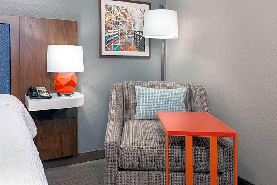 Hampton Inn & Suites Charlottesville at the University