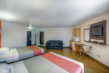 Queen Suite - Non-Smoking