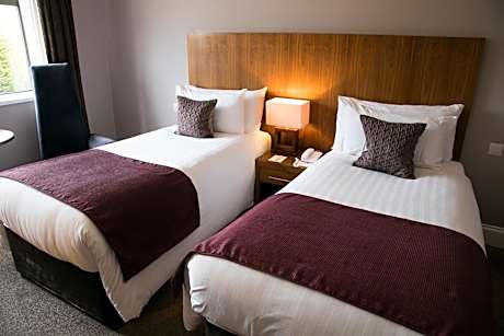 Standard Twin Room with Golf View