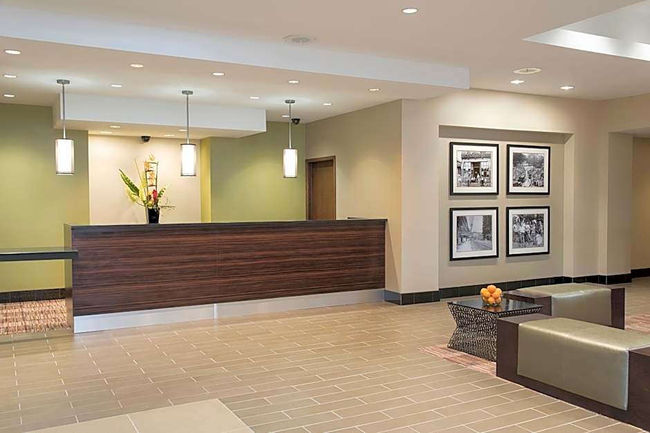 DOUBLETREE BY HILTON HOTEL GRAND RAPIDS AIRPORT